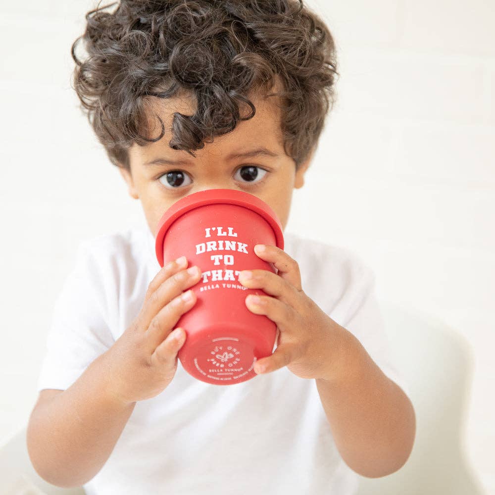 Beberé por esa taza para bebés