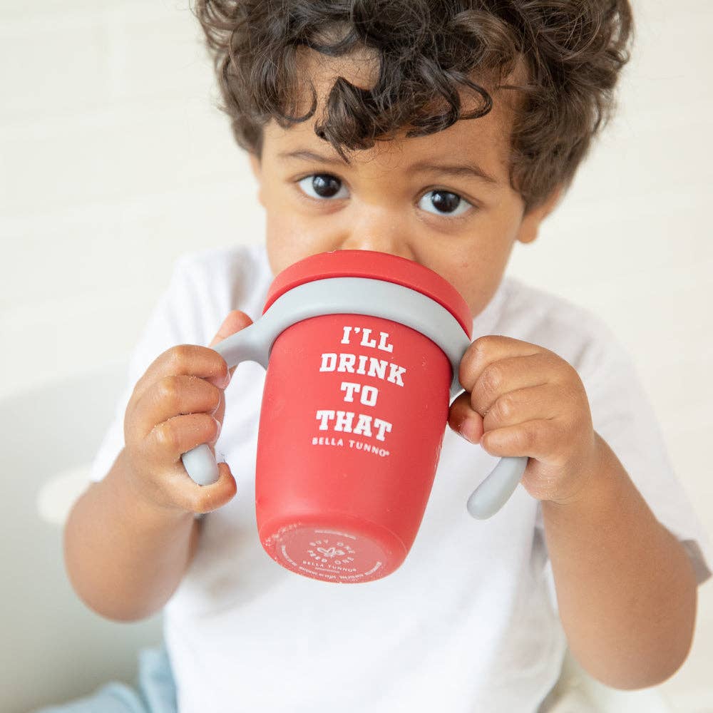 Beberé por esa taza para bebés