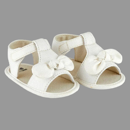 White baby sandals with bow details